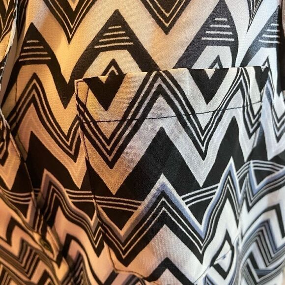 Womenâs No Boundaries Top SleevelessâButtonâDownâM - Picture 11 of 11